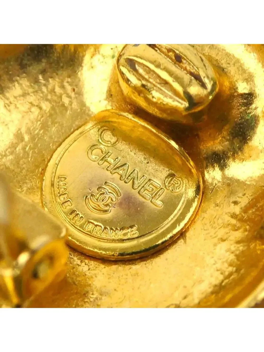 CHANEL elevate your